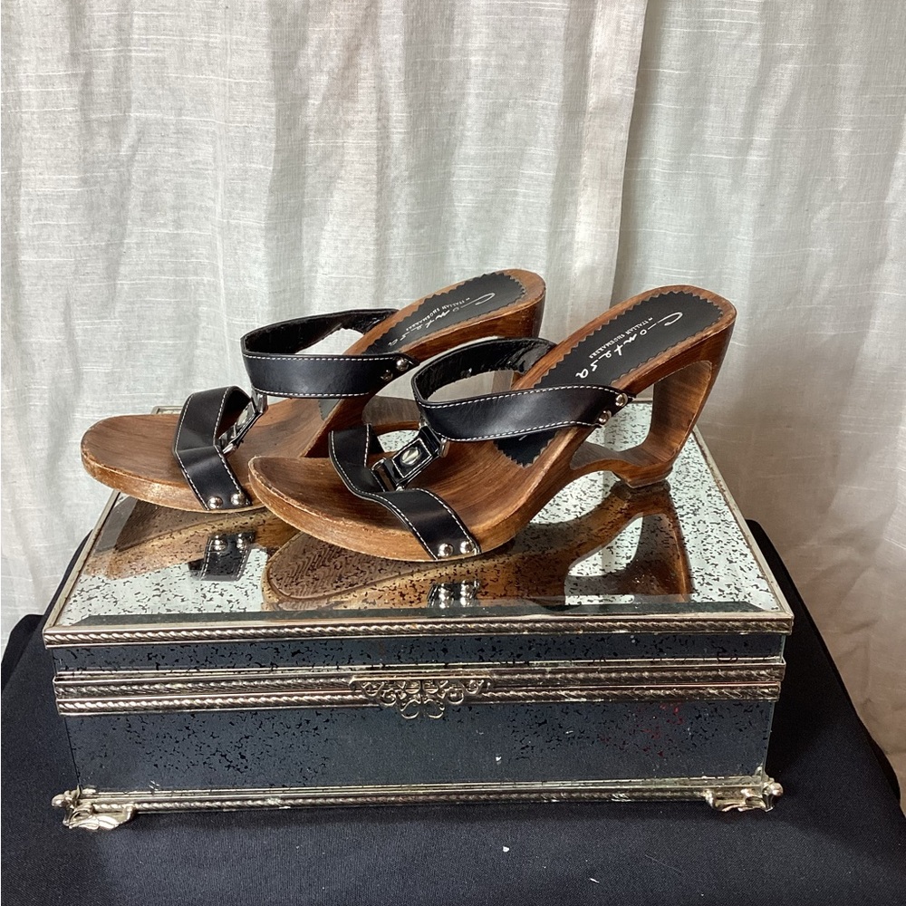 Contesa wooden cut-out heels; Size: 7